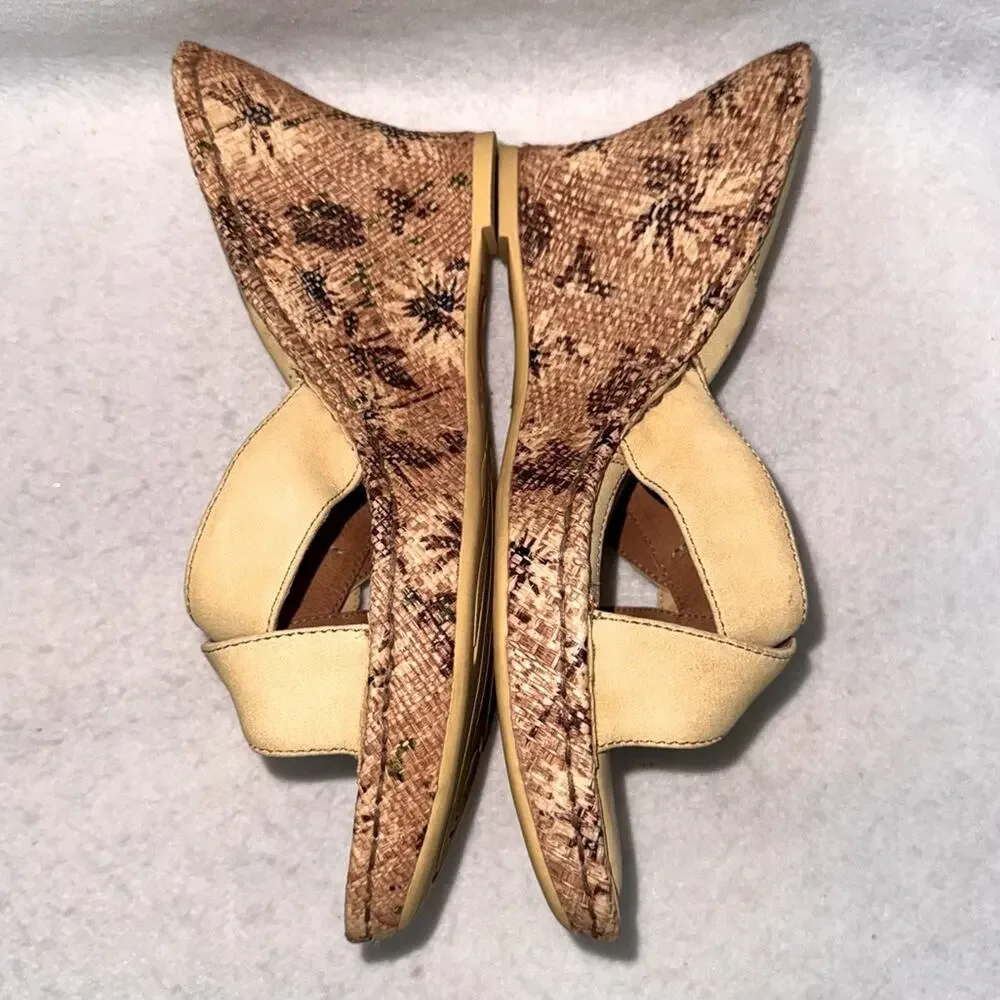 Women’s Born Drilles Leather Wedges Sandals Shoes Slip-on Yellow & Tan size 8